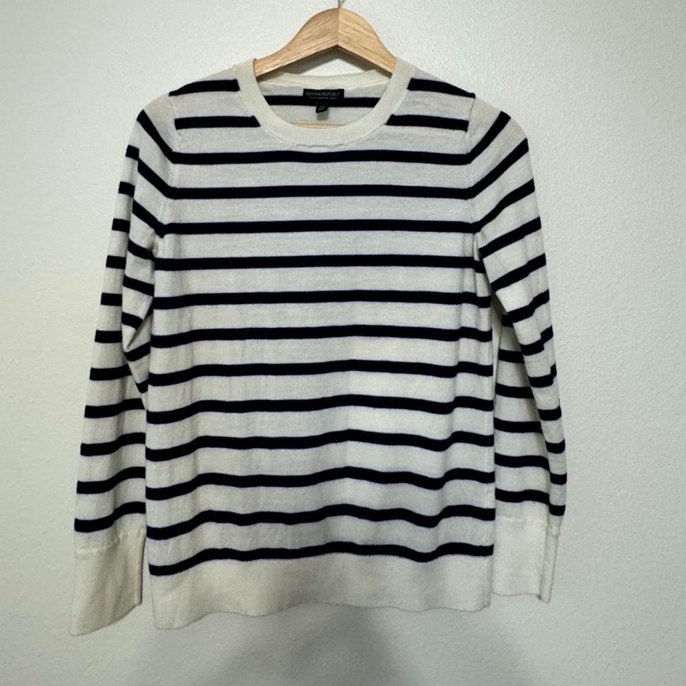 Banana Republic
Blue Striped Sweater
Size M
Merino Wool